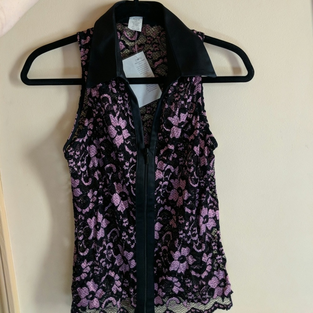 Caché sleeveless lace top.